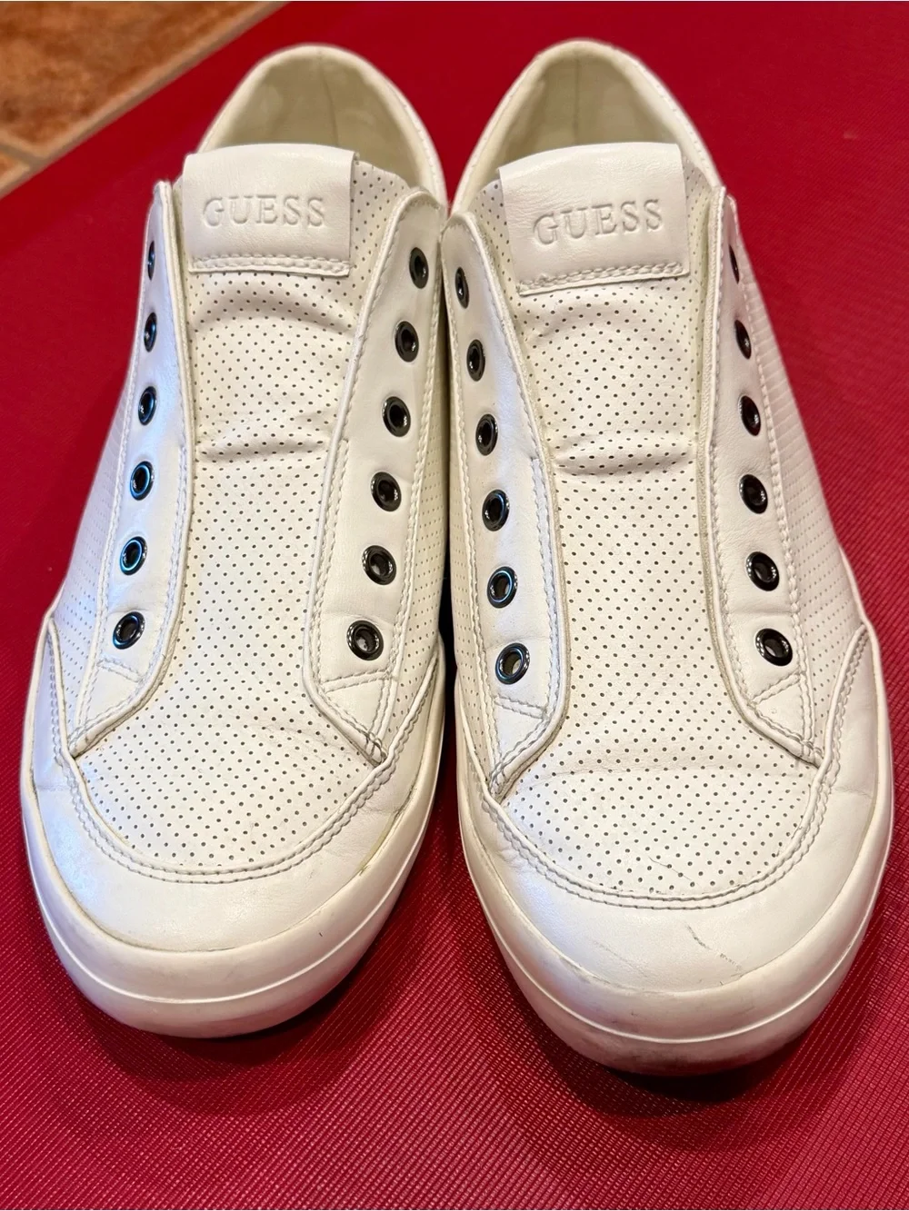 GUESS Men's Shoes Slip-On Low-Top Sneakers Men's size 11 leather White Leather